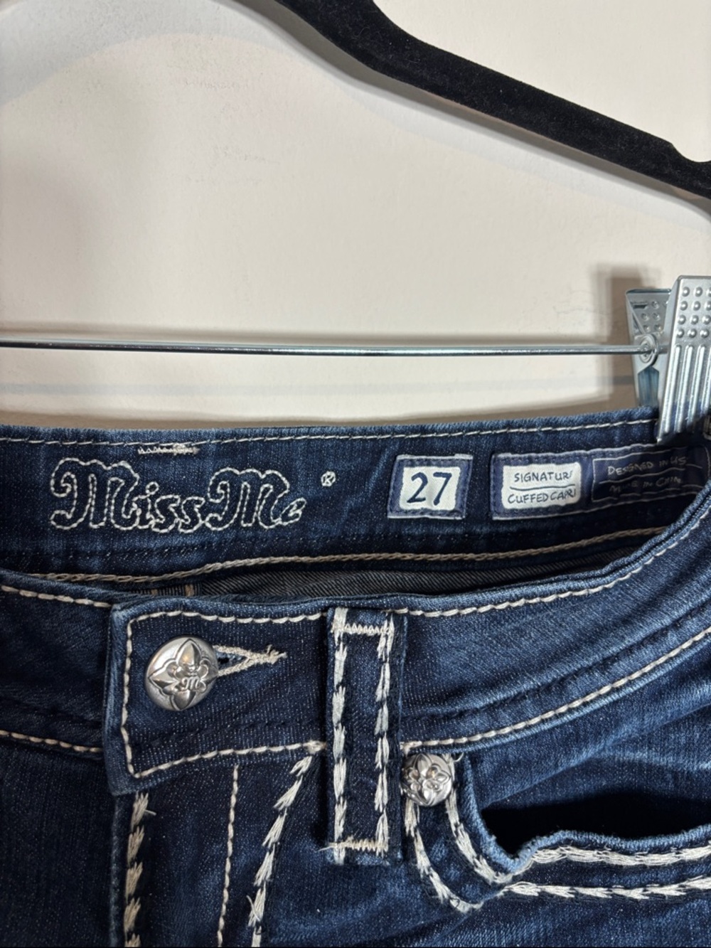 Miss Me Signature Cuffed Capri Jeans Size 27 Embellished - Picture 4 of 4